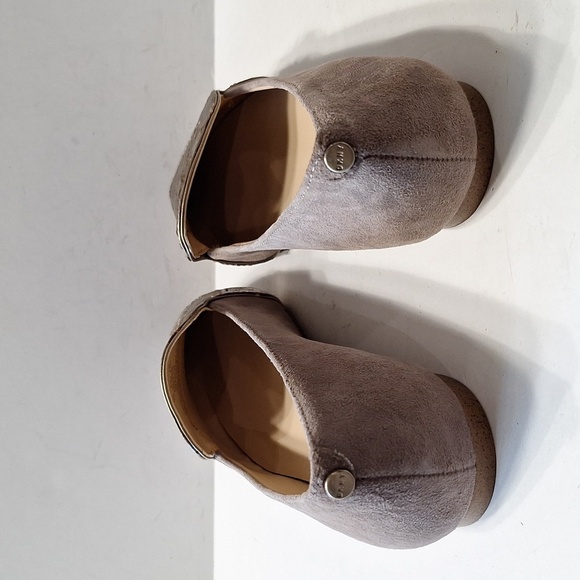 Dkny NEW Dara Quiet Luxury Business Casual Platinum Metallic Strap Flats Size 7 - Picture 7 of 12